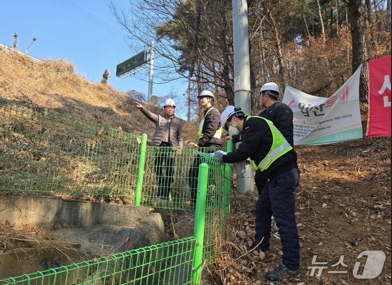 작년 해빙기 안전 점검 모습.(부산시 제공. 재판매 및 DB금지)