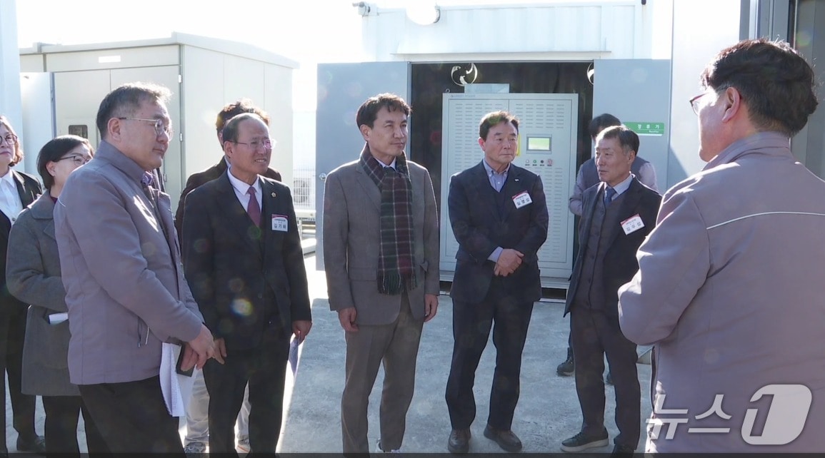 지난해 11월 동해 북평지구 수소기업 현장 점검하는 김진태 강원도지사.(강원도 제공, 재판매 및 DB 금지) 2026.2.27/뉴스1