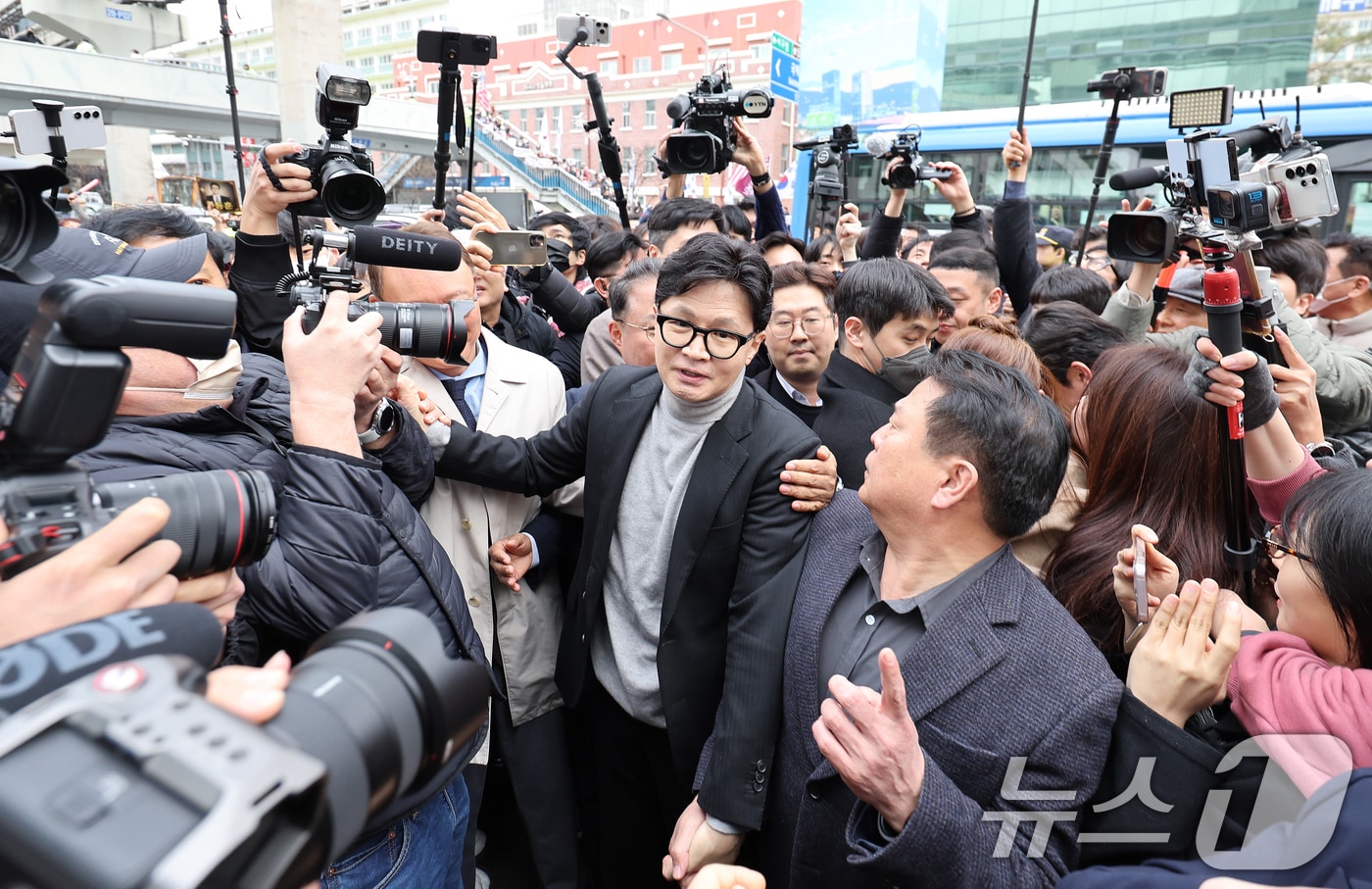 한동훈 전 국민의힘 대표가 지난 2월 27일 오후 대구 중구 서문시장을 방문하고 있다. 2026.2.27 ⓒ 뉴스1 공정식 기자