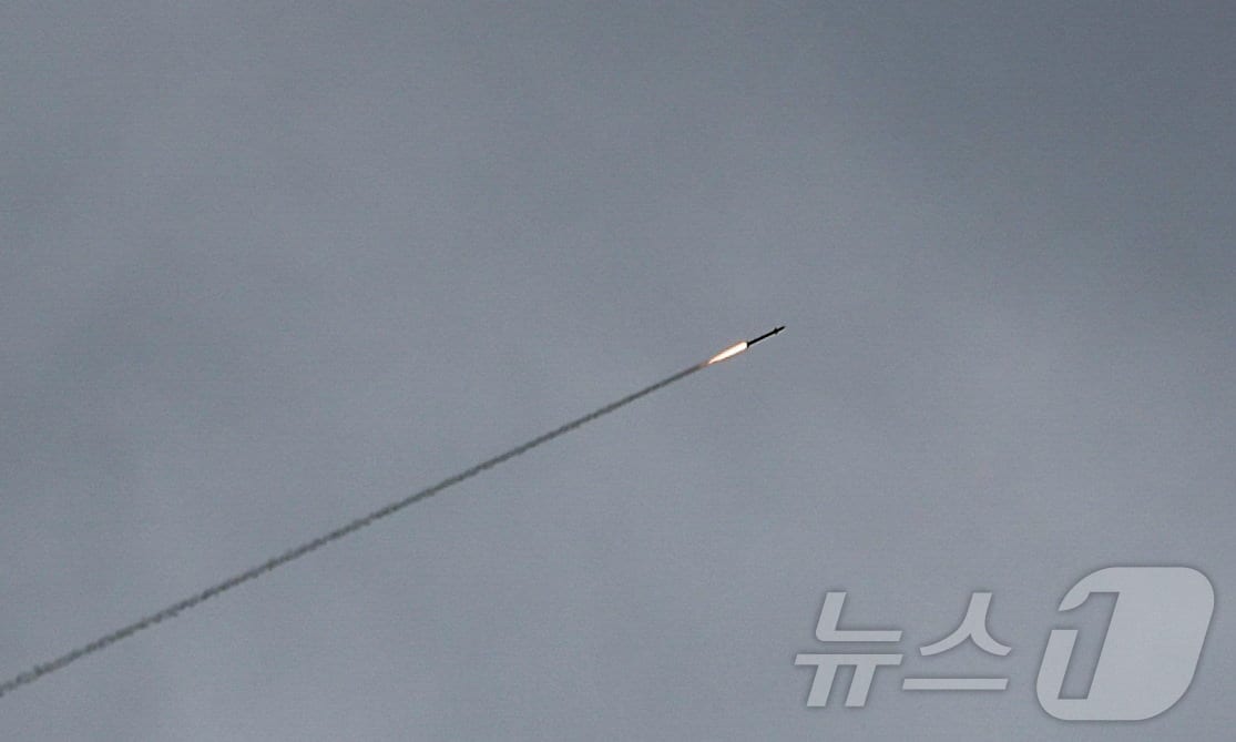 미국과 이스라엘이 이란에 대한 공습을 감행한 지난달 28일(현지시간) 예루살렘 상공에 이스라엘의 방어 시스템이 작동하고 있다. ⓒ 로이터=뉴스1 (자료사진)