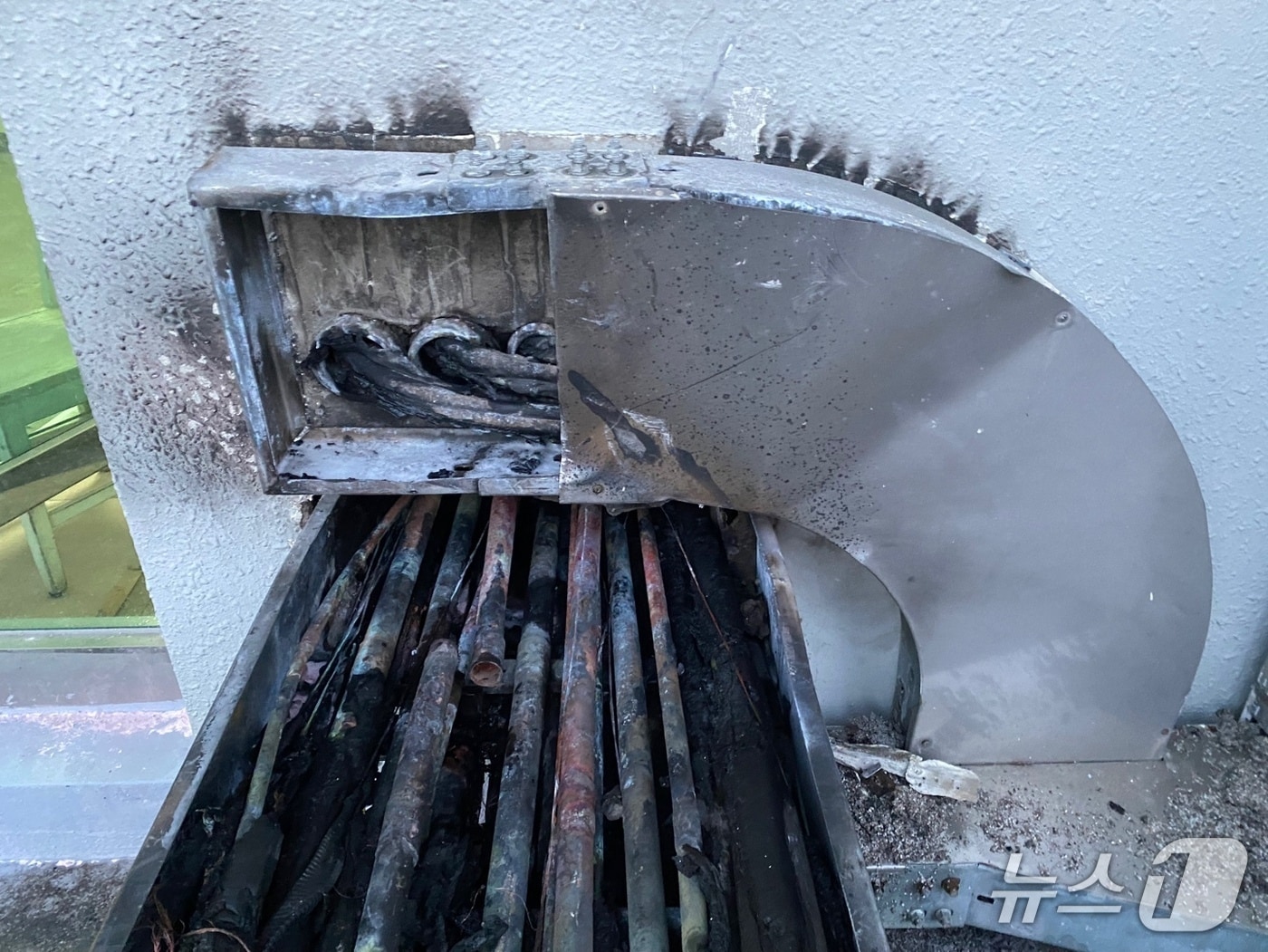 충남대학교 인문대학 4층 화재 현장. (대전소방본부 제공, 재판매 및 DB금지) / 뉴스1