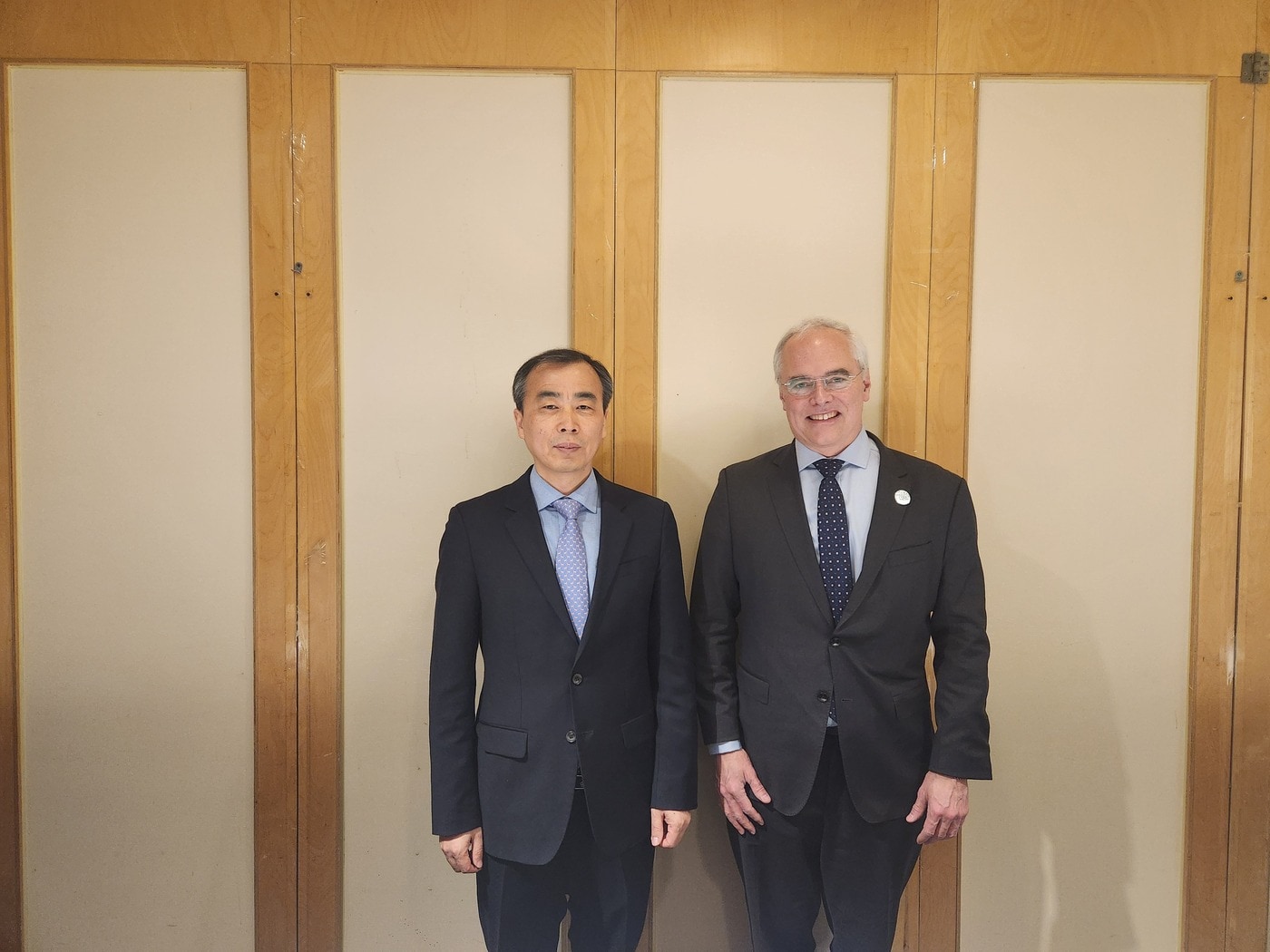 김진남 본부장이 해쳇 대표를 만난 모습.(총리실 제공)