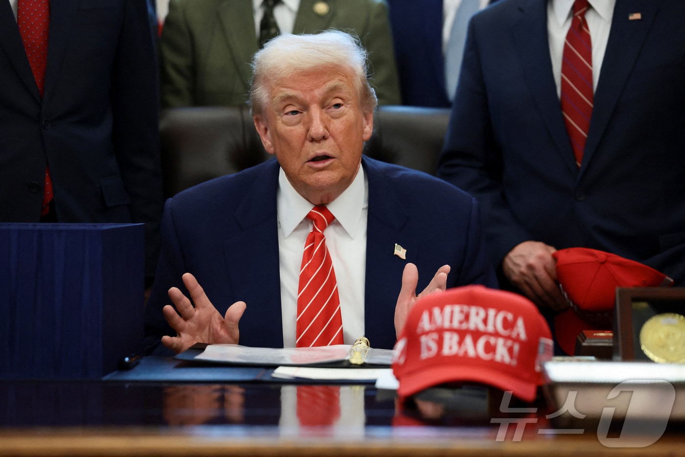 도널드 트럼프 미국 대통령이 3일(현지시간) 백악관 오벌오피스(미 대통령 집무실)에서 열린 2026년 예산법안 서명행사에서 발언하고 있다. ⓒ 로이터=뉴스1 ⓒ News1 류정민 특파원