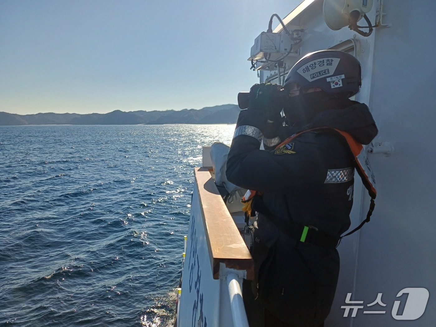 지난 3일 실종자 수색 중인 해경.(동해해경 제공, 재판매 및 DB 금지)