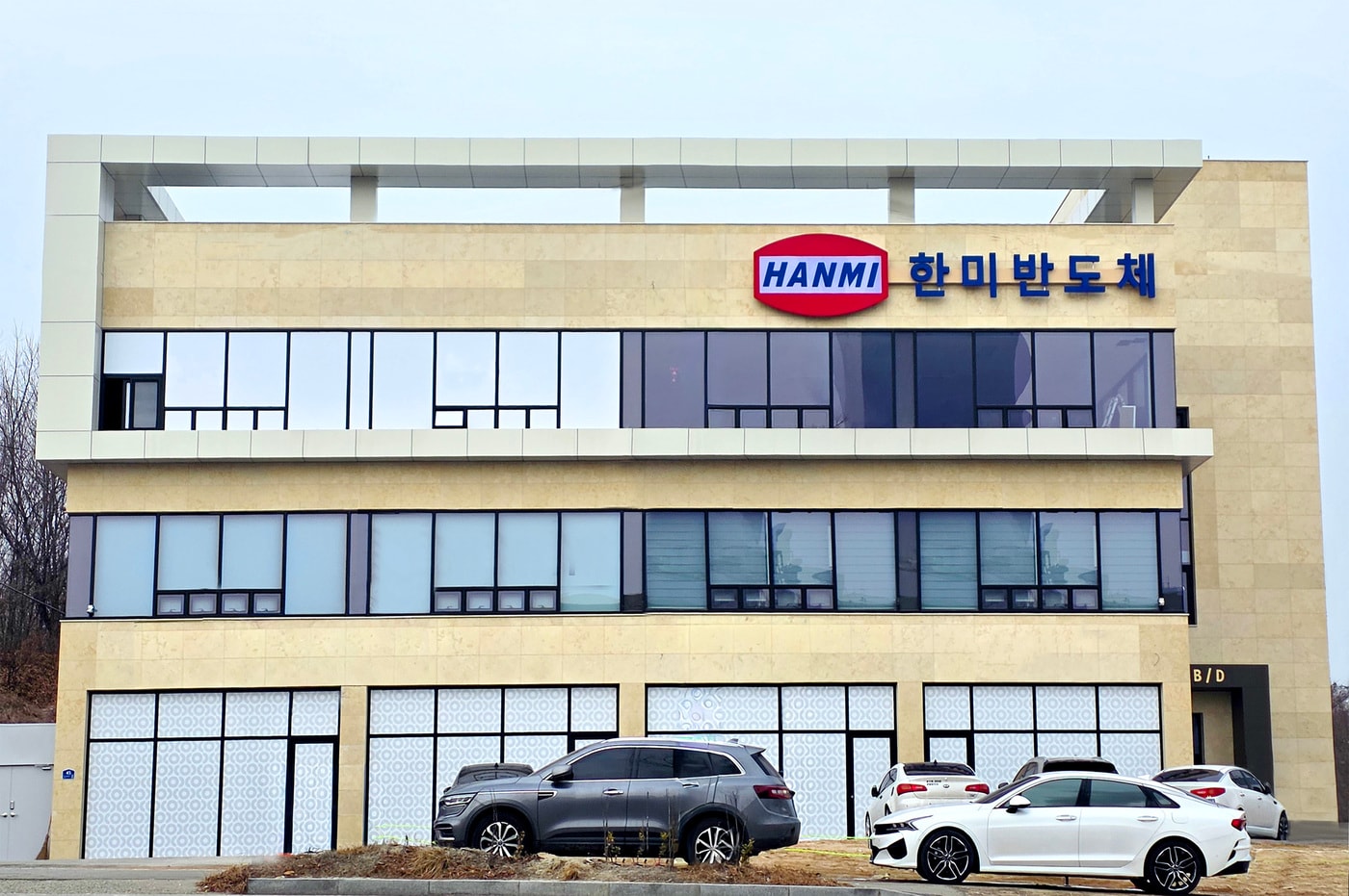 한미반도체 청주 오피스 외관 모습.