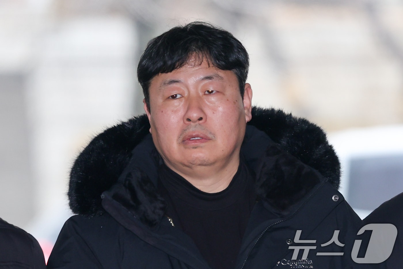 서울 중구 세종호텔 로비에서 복직을 요구하며 '연좌 농성'을 벌이다 체포된 고진수 민주노총 서비스연맹 세종호텔 노조 지부장이 4일 오후 서초구 중앙지방법원에서 열린 구속 전 피의자 심문(영장실질심사)에 출석하고 있다. 2026.2.4/뉴스1 ⓒ News1 안은나 기자