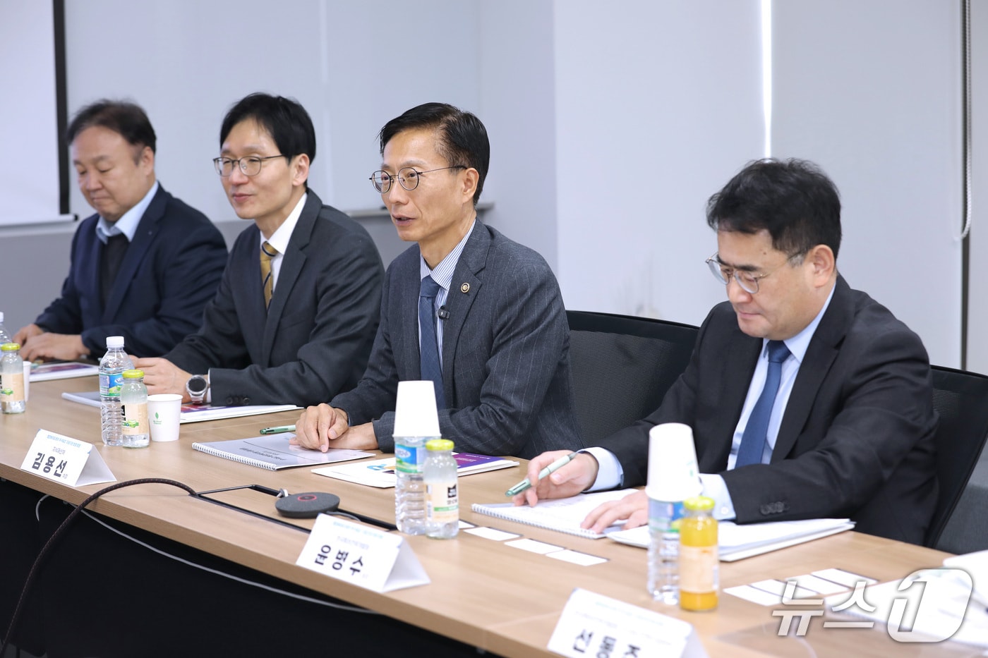 김용선 지식재산처장(왼쪽 세번째)이 인사말을 하고 있다.(지식재산처 제공.재판매 및 DB금지)/뉴스1