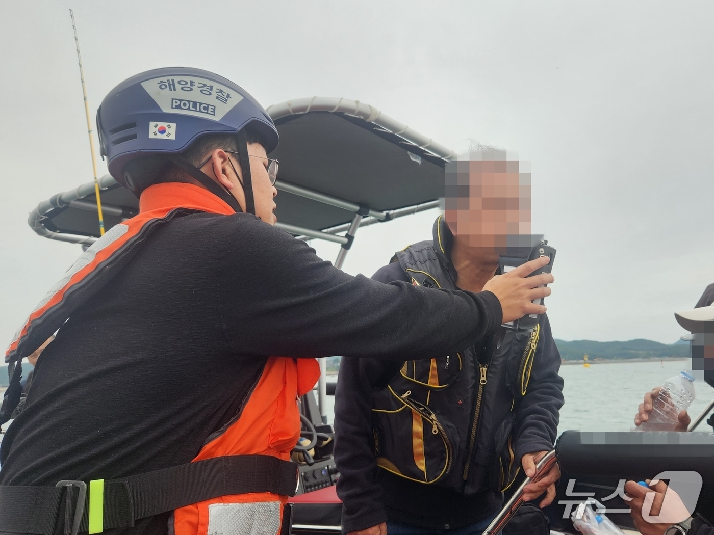 주취 운항 단속 중인 해경. (보령해경 제공, 재판매 및 DB금지) / 뉴스1 