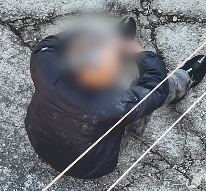 경찰이 드론을 활용해 실종된 치매노인을 구조하는 모습. (사진=경기북부경찰청).ⓒ News1