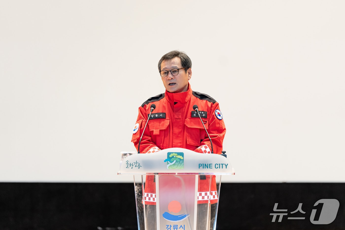 김홍규 강원 강릉시장이 5일 오전 열린 2월 월례조회에서 직원들에게 현장 중심 산불 예방을 강조하고 있다.(강릉시 제공, 재판매 및 DB 금지) 2026.2.5/뉴스1