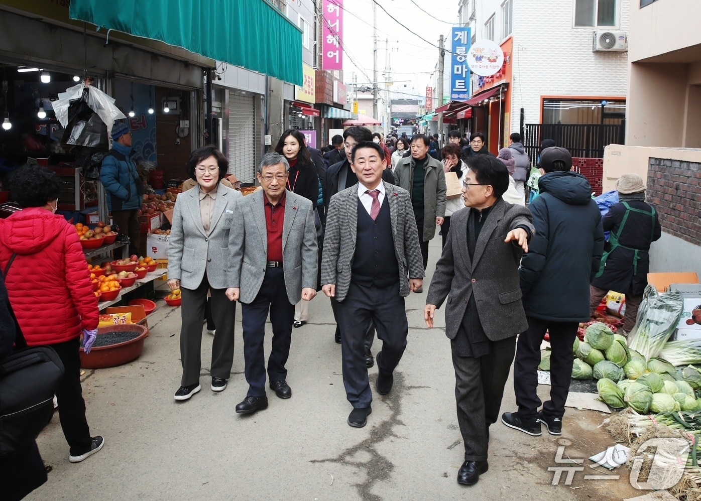 서철모 서구청장이 현장을 살피고 있다.(서구 제공. 재판매 및 DB금지)/뉴스1