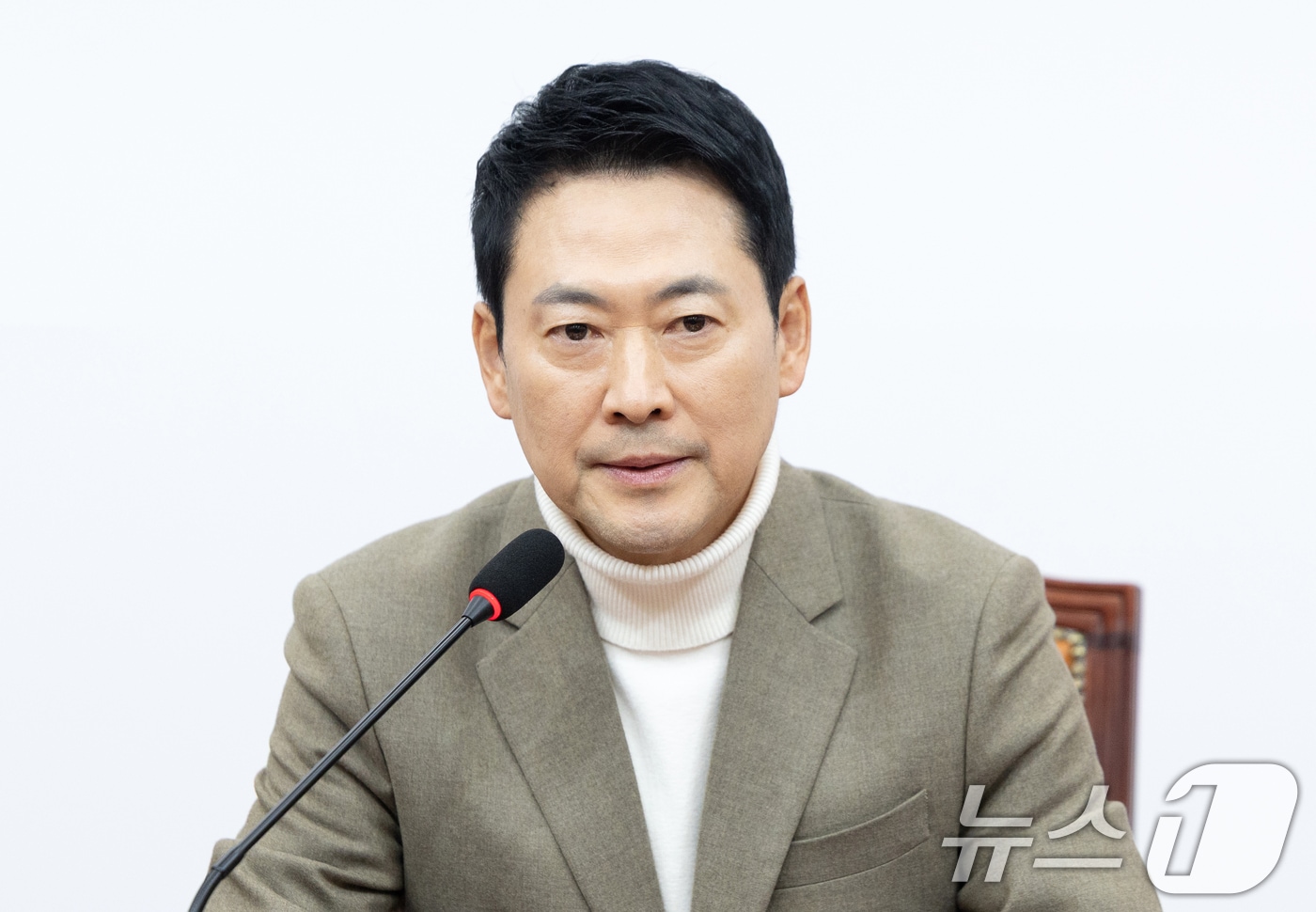 장동혁 국민의힘 대표가 5일 서울 여의도 국회에서 기자간담회를 열고 거취 표명 요구에 대한 입장을 밝히고 있다. 2026.2.5/뉴스1 ⓒ News1 이승배 기자