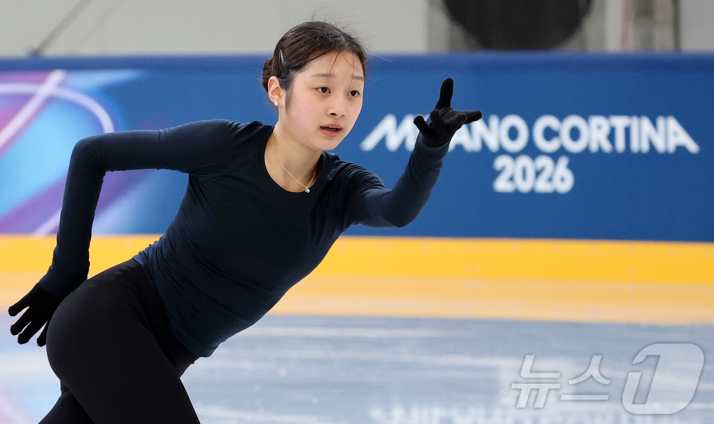 밀라노에서 첫 공식 훈련에 나선 한국 피겨 대표팀(신지아 포함)