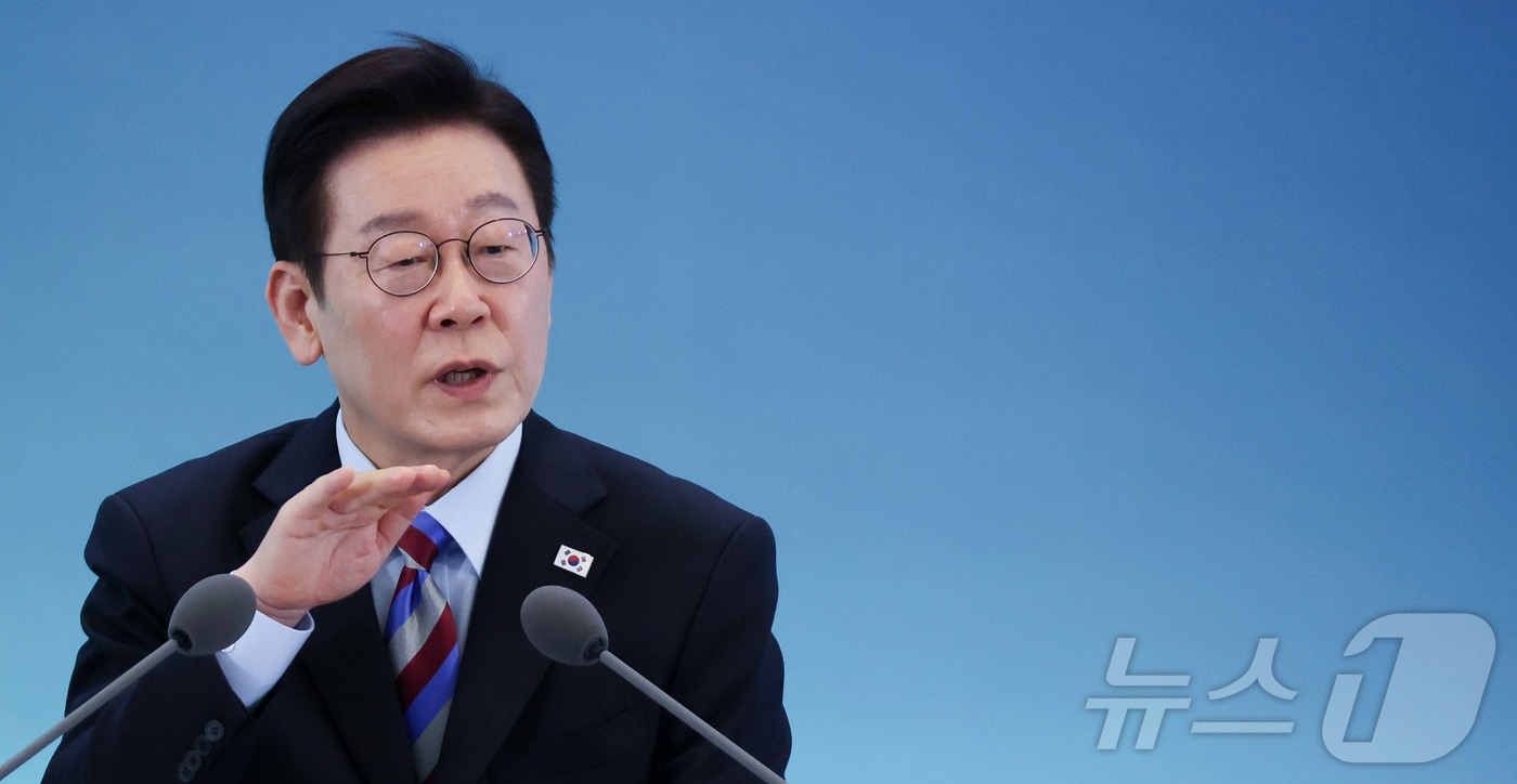 이재명 대통령이 지난 6일 창원 성산구 창원컨벤션센터에서 열린 '경남의 마음을 듣다' 타운홀 미팅에서 발언을 하고 있다. (청와대통신사진기자단) 2026.2.6 ⓒ 뉴스1 이재명 기자