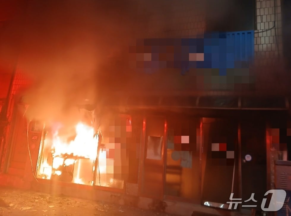 7일  0시 41분께 전북 무주군 무주읍 읍내리의 한 상가 점포에서 불이 났다.(전북소방 제공. 재판매 및 DB금지)2026.2.7/뉴스1