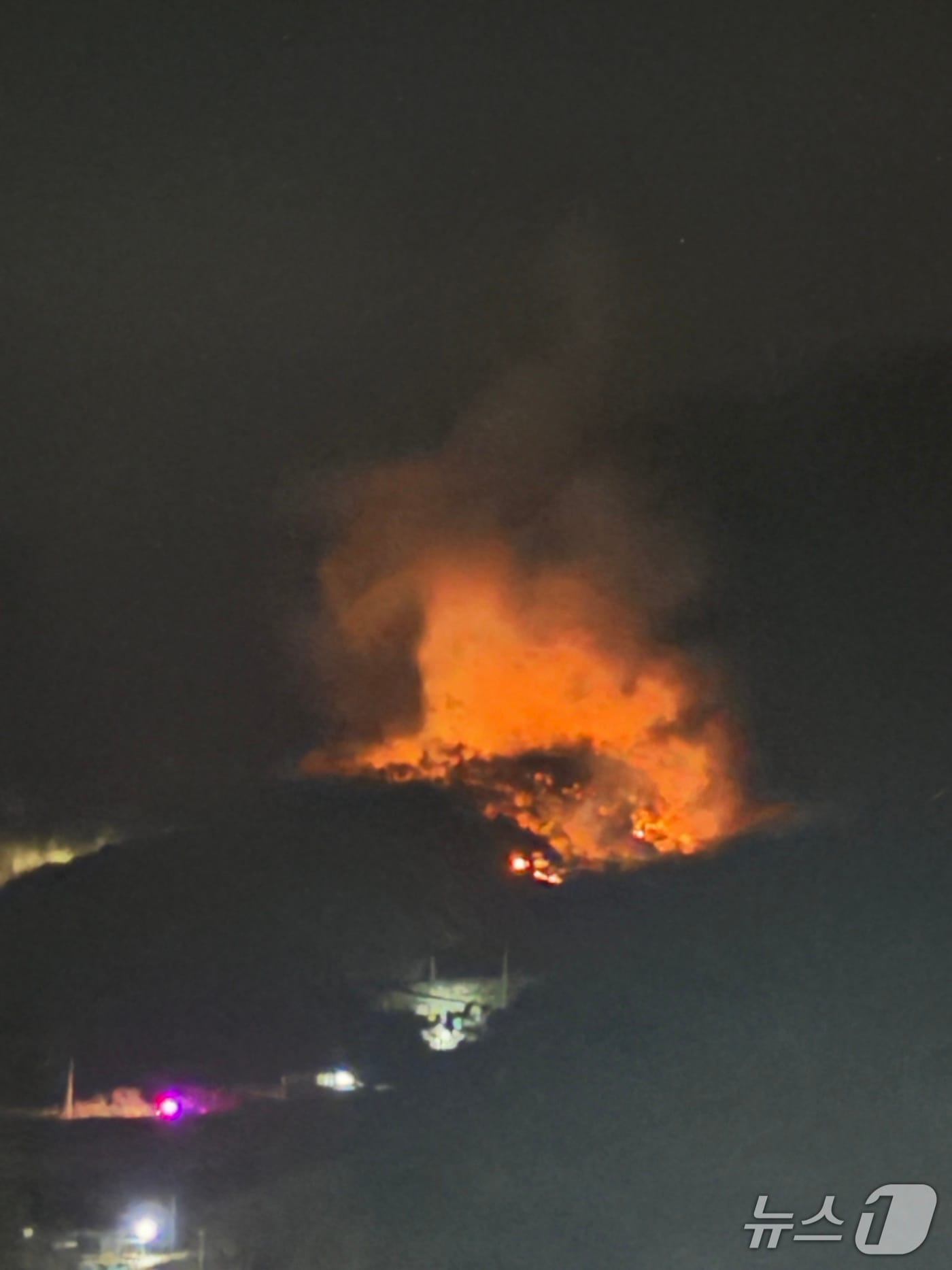 7일 오후 8시 9분쯤 함양군 마천면 군자리의 한 야산에서 불이 나 2시간 만에 주불이 잡혔다. 사진은 화재 현장 모습.(산림청 제공. 재판매 및 DB금지)