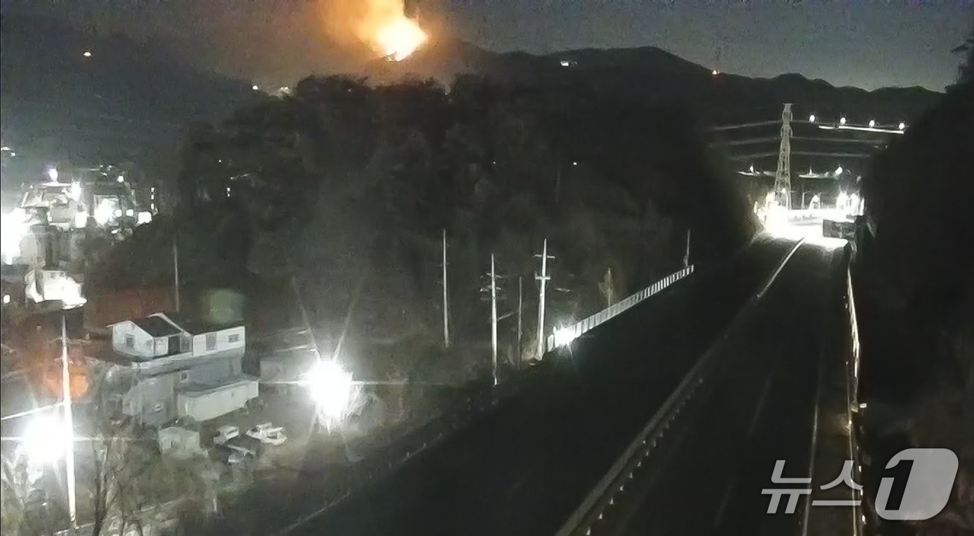 경북 경주시 문무대왕면 입천리 산불. (산림청제공, 재판매 및 DB금지) 2026.2.7/뉴스1 