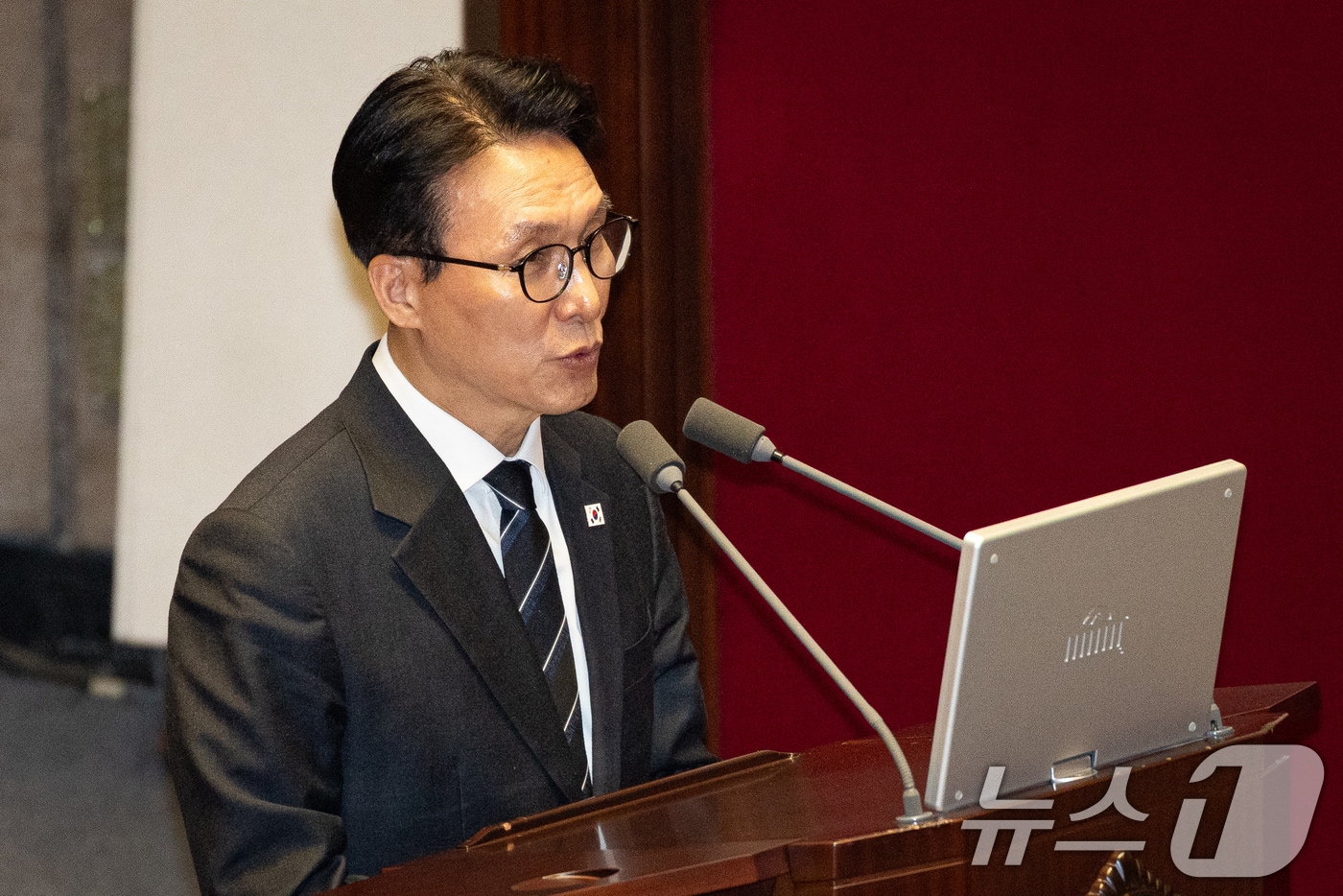 국회 대정부질문 답변하는 김민석 총리(윤후덕 의원 질의)