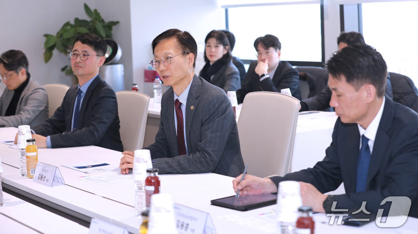 김용선 지식재산처장(왼쪽에서 3번째)이 인사말을 하고 있다. (지식재산처 제공.재판매 및 DB금지)/뉴스1