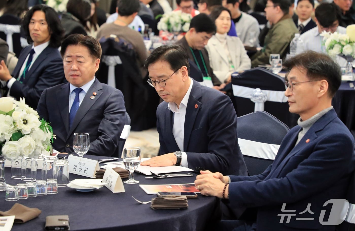 민주당 제주지사 경선 '마이너스' 전쟁...후보 감점 변수 - 뉴스 썸네일 이미지