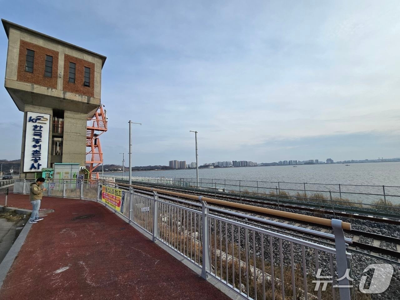 전북 군산 금강하굿둑 인근 사진.(군산해경 제공. 재판매 및 DB 금지)