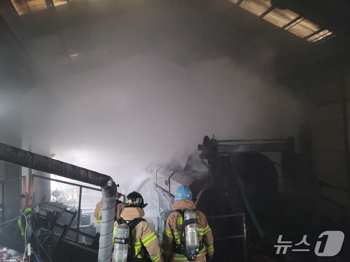 영월 공장 화재 현장.(강원도소방본부 제공, 재판매 및 DB금지)
