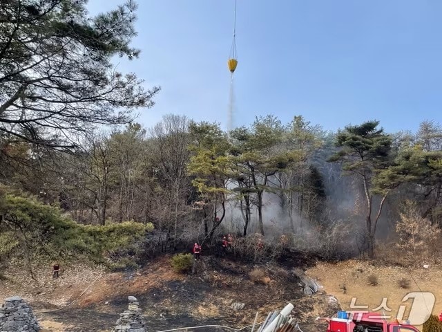 지난 5일 발생한 제천시 송학면 장곡리 산불.(제천소방서 제공. 재판매 및 DB금지)