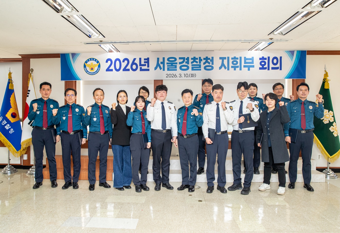 서울경찰청(청장 박정보)은 10일 박 청장과 서울 시내 전 경찰서장 등 지휘부 63명이 참석한 가운데 '2026년 서울경찰청 지휘부 회의'를 개최했다.