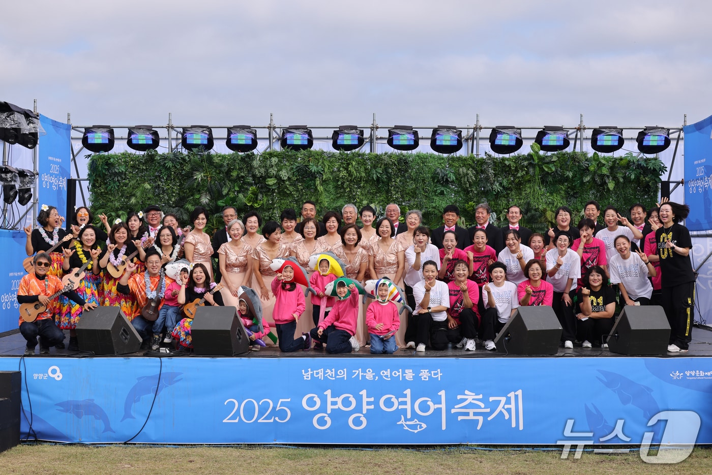 강원 양양군 학습서핑 동아리 지난해 양양연어축제 공연 당시.(양양군 제공, 재판매 및 DB 금지) 2026.3.10/뉴스1