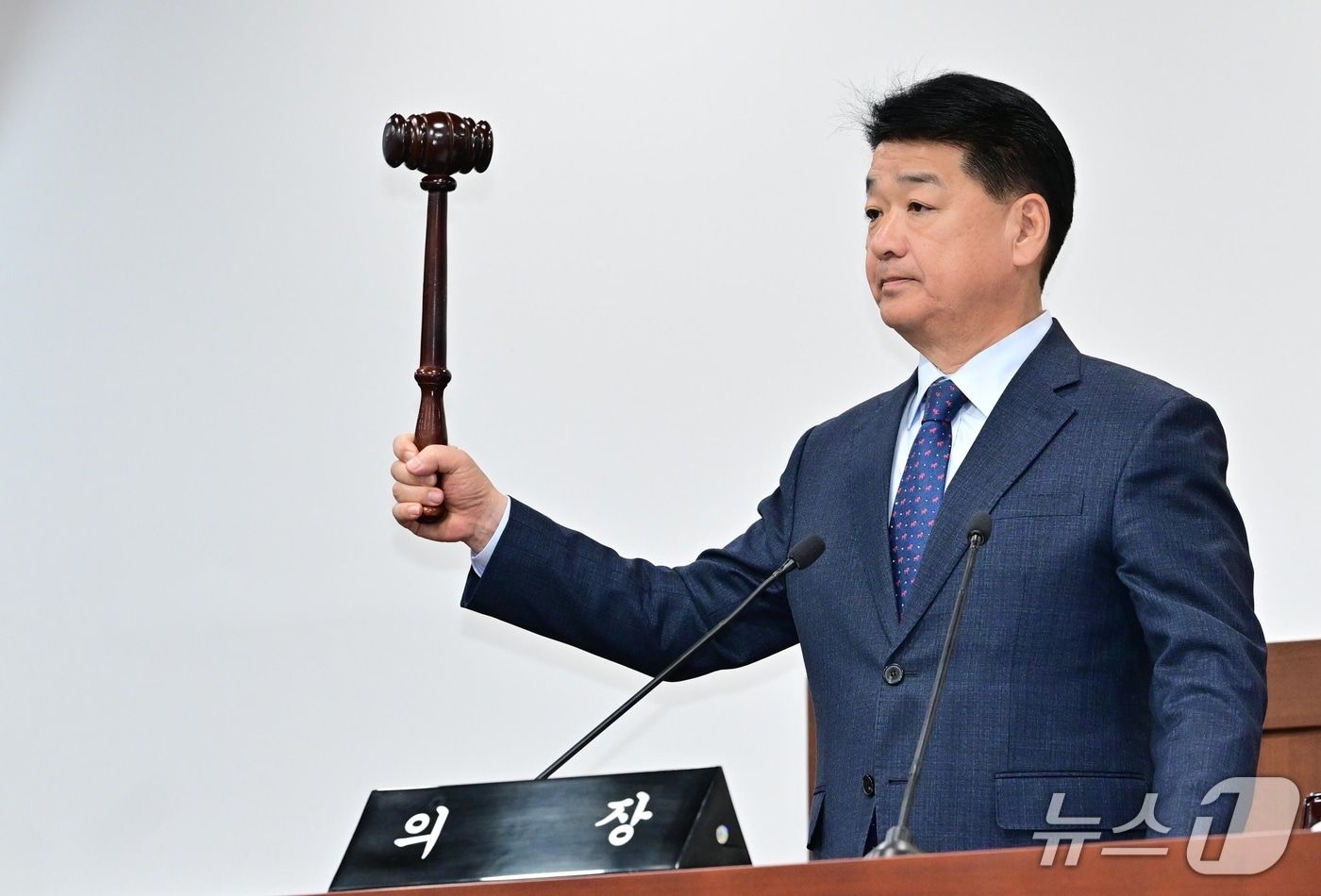 나영민 김천시의장이 1일 임시회 개회를 선언하고 있다.(김천시의회 제공. 재판매 및 DB금지)/뉴스1