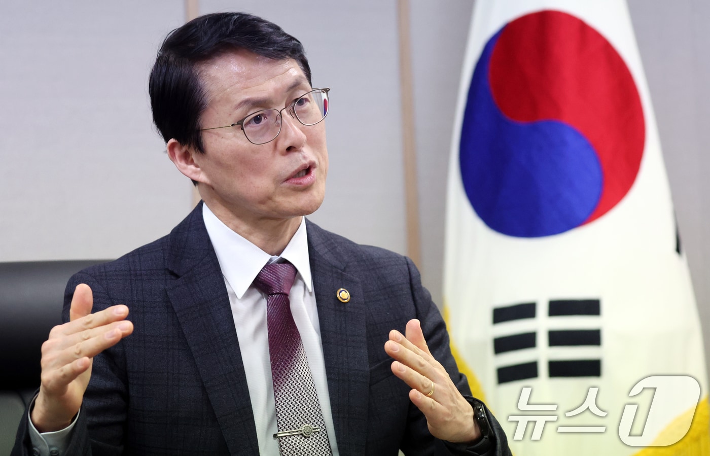 원안위원장, 충북 음성군 전자빔 가속기 이용시설 점검 - 뉴스 썸네일 이미지