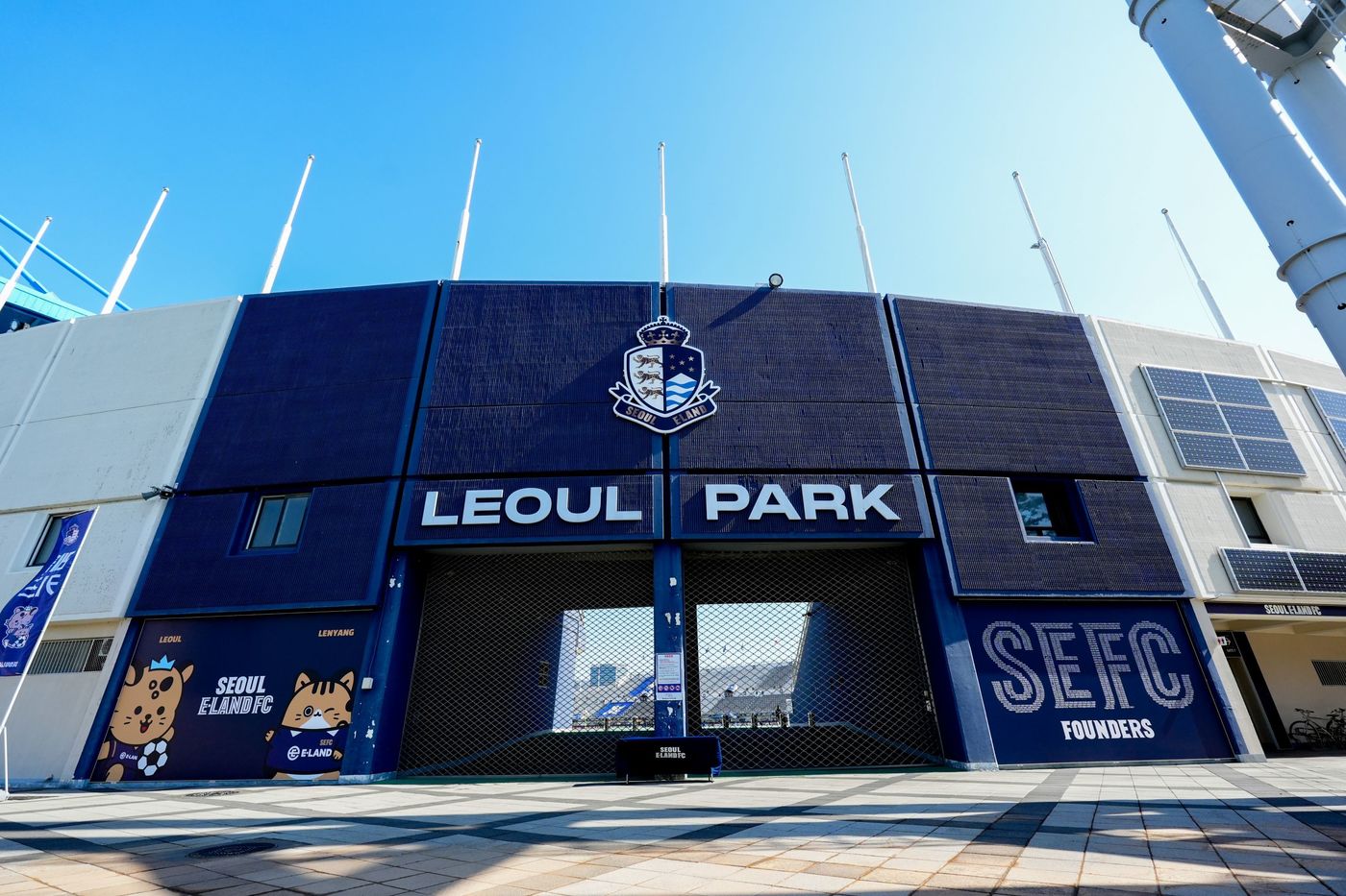 K리그2 서울 이랜드, 홈경기장·클럽하우스 새단장...팬 관람 몰입도 강... - 뉴스 썸네일 이미지