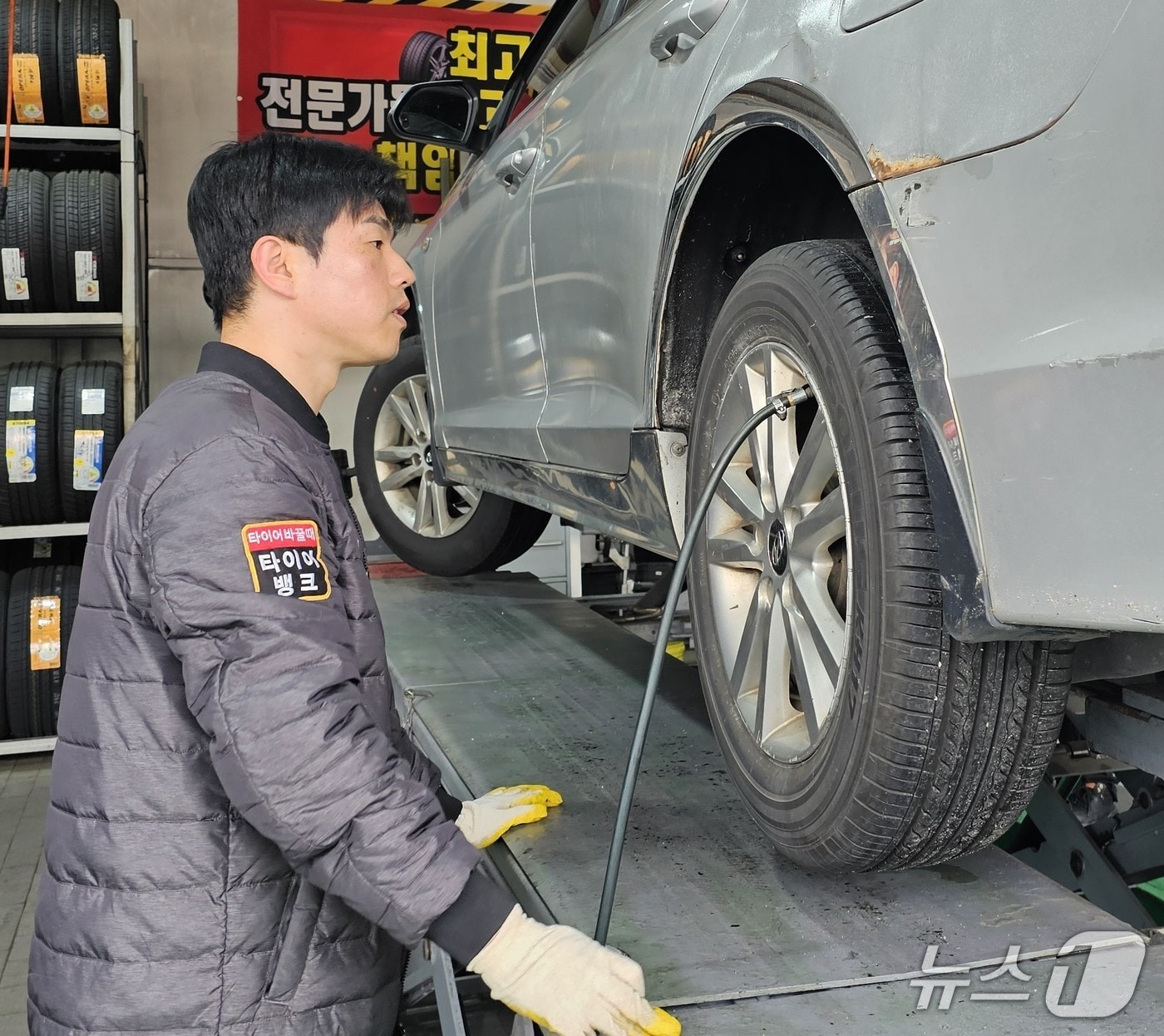 "내 차 왜 이래?"...봄철 '통통' 튀는 승차감, 원인은 타이어 공기압 - 뉴스 썸네일 이미지