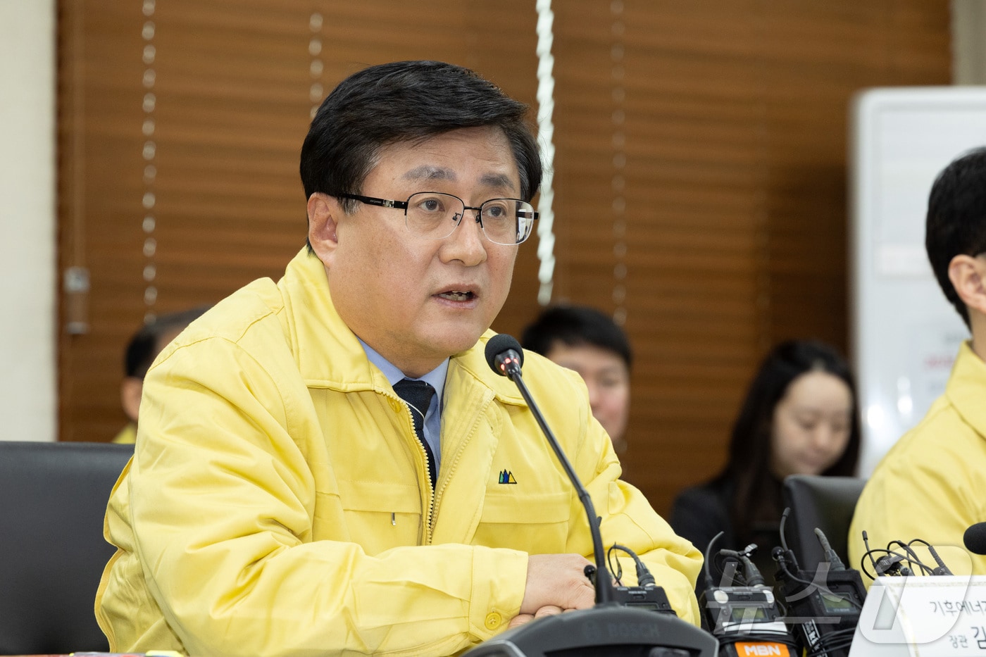 김성환 기후에너지환경부 장관이 11일 서울 영등포구 소재 한국전력 남서울본부에서 열린 중동상황 관련 에너지안보 점검 회의를 주재하고 있다. (기후에너지환경부 제공. 재판매 및 DB 금지) 2026.3.11 ⓒ 뉴스1