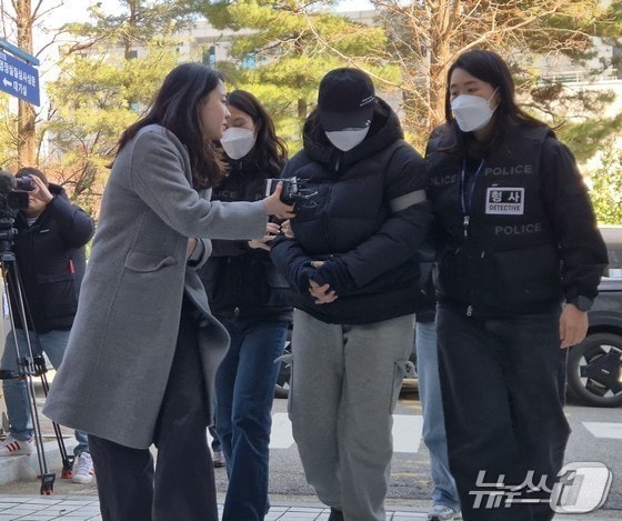 아동학대치사 혐의를 받는 A 씨(29)가 구속 전 피의자 심문(영장실질심사)을 받기 위해 인천지법에 출석했다.2026.3.11 ⓒ 뉴스1 박소영 기자