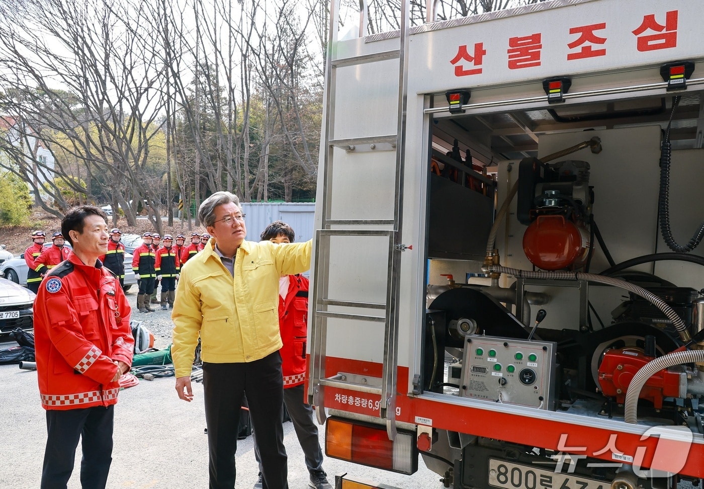 정용래 유성구청장이 산불 대응 태세를 점검하고 있다.(유성구 제공. 재판매 및 DB금지)/뉴스1