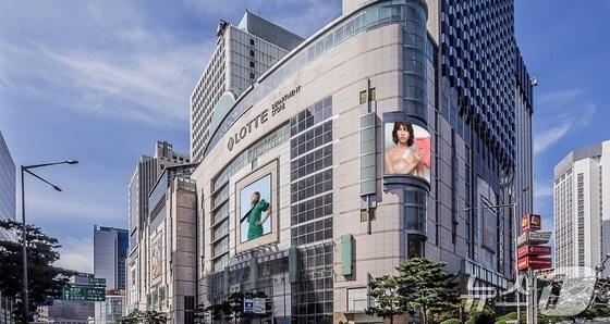 롯데백화점, 외국인 매출 1조 원 돌파…업계 최초