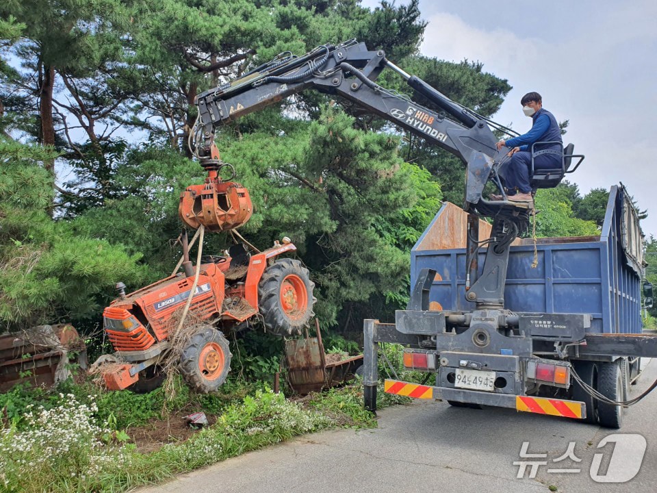 전북 임실군이 방치된 폐농기계로 인한 환경 오염과 경관 훼손을 방지하기 위해 폐농기계 처리 지원사업을 추진한다.(임실군제공, 재판매 및 DB금지)2026.3.12/뉴스1