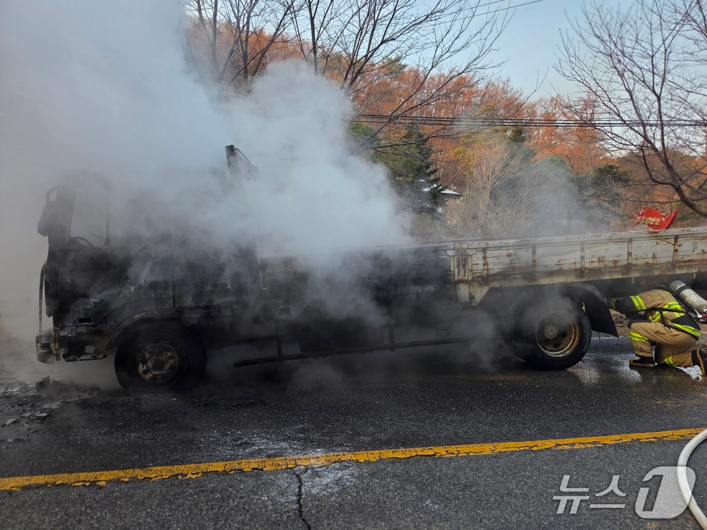 천안 동남구 목천읍 화물차 화재 현장. (천안동남소방서 제공, 재판매 및 DB금지) / 뉴스1