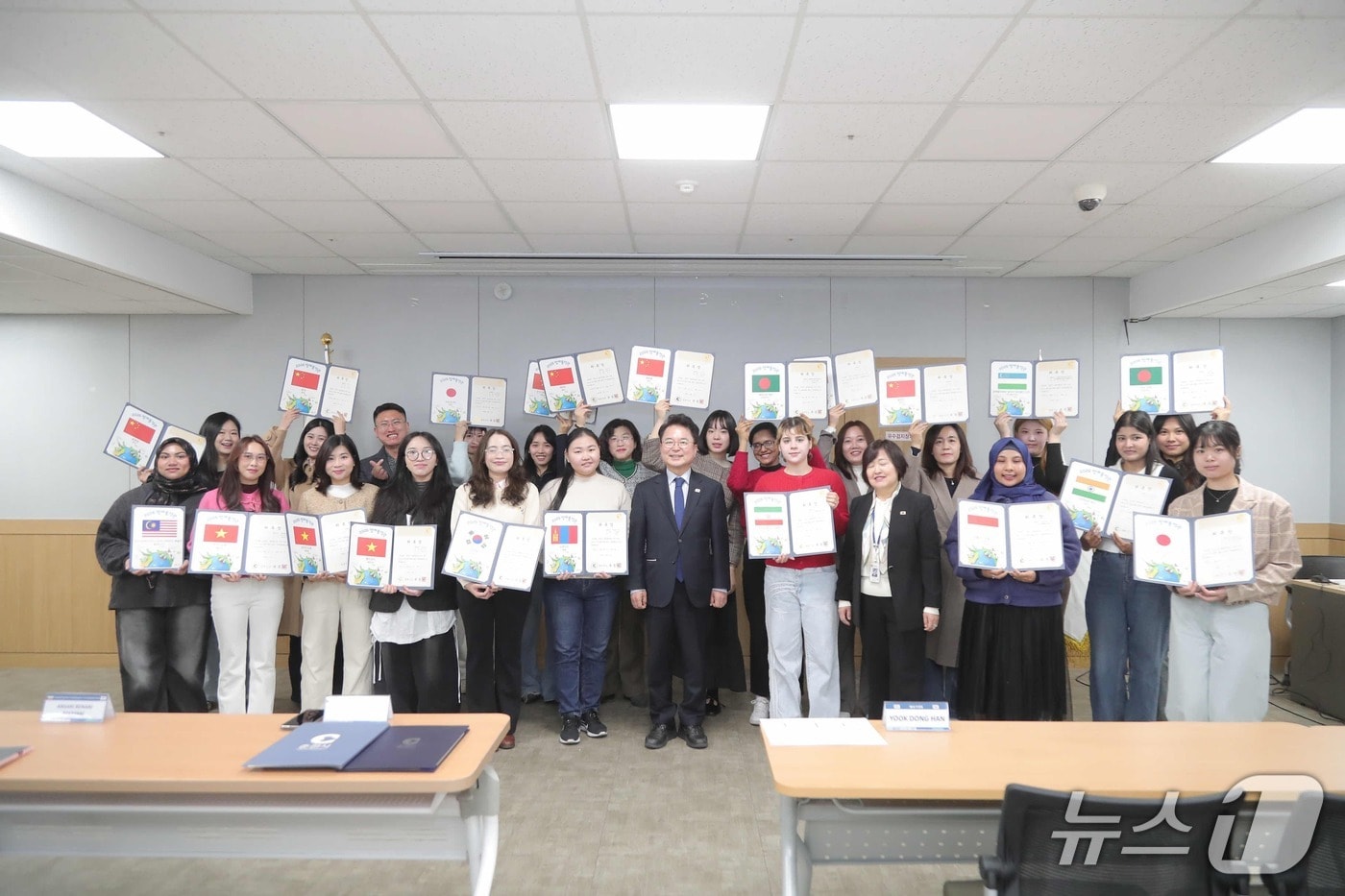 강원 춘천시, '‘2026 춘천시 명예통역관 위촉식 및 정례회' 개최.(춘천시 제공, 재판매 및 DB금지)