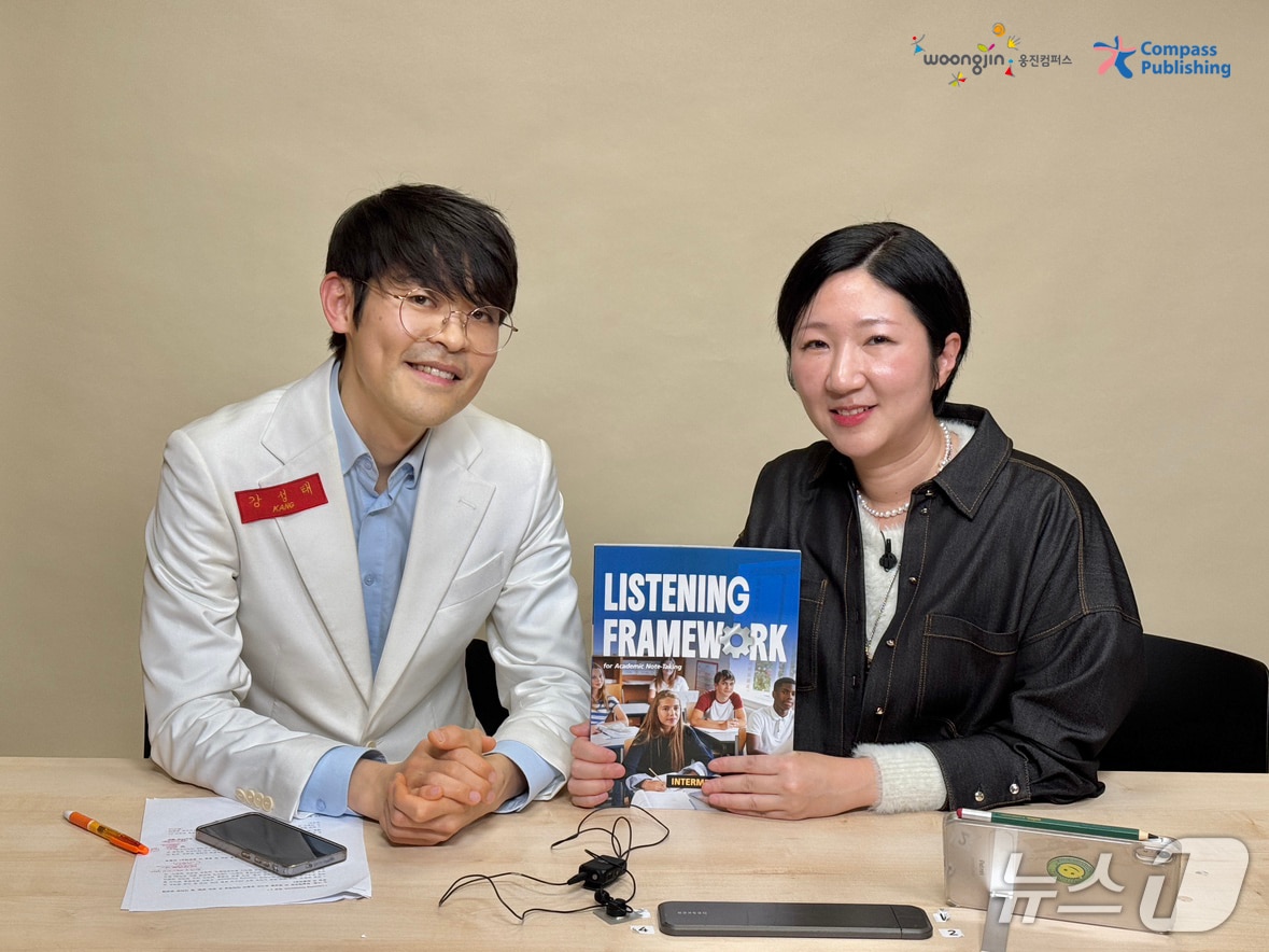 강성태 공신닷컴 대표(왼쪽)와 유튜브 채널 '교집합 스튜디오'를 운영하는 교육 전문가 주단쌤.(웅진컴퍼스 제공)