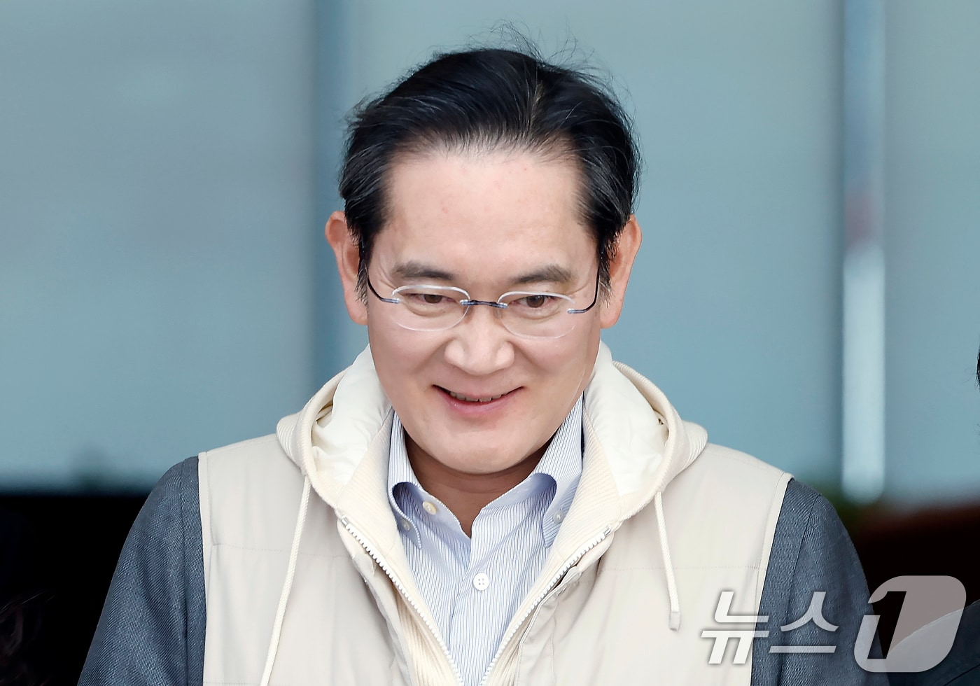 해외 일정을 마친 이재용 삼성전자 회장이 13일 오후 서울 강서구 김포비즈니스항공센터를 통해 귀국하고 있다. 2026.3.13 ⓒ 뉴스1 박정호 기자