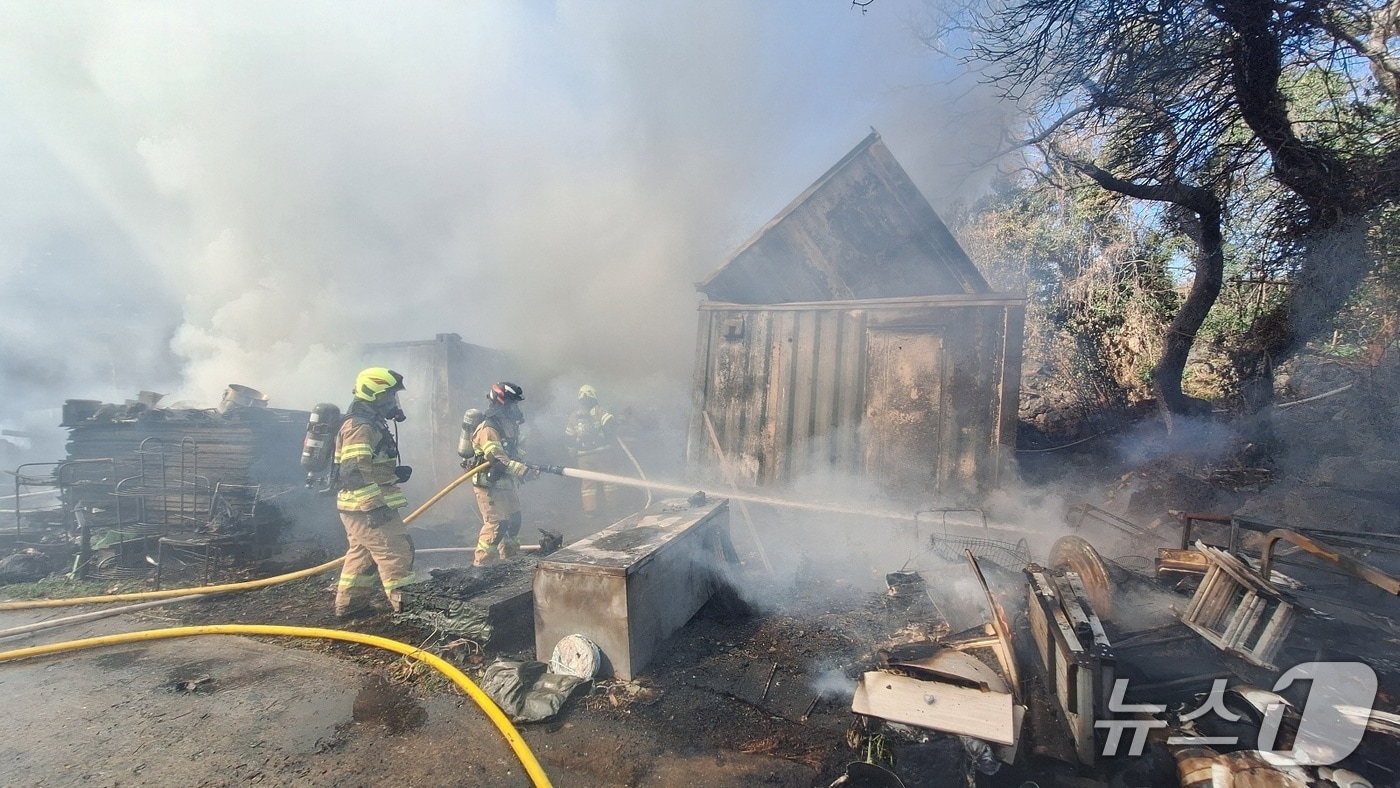 야초지 화재 현장(제주소방본부 제공. 재판매 및 DB금지)/뉴스1