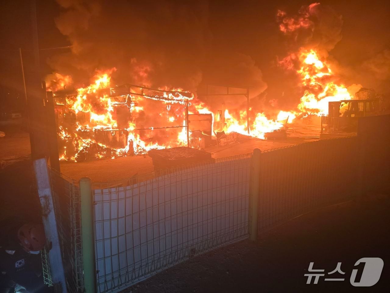 시흥시 자원순환시설 화재 현장.(경기도 소방재난본부 제공. 재판매 및 DB금지)