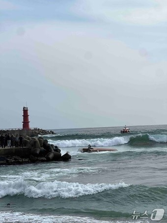 양양 어선 전복 현장.(강원도소방본부 제공, 재판매 및 DB금지)