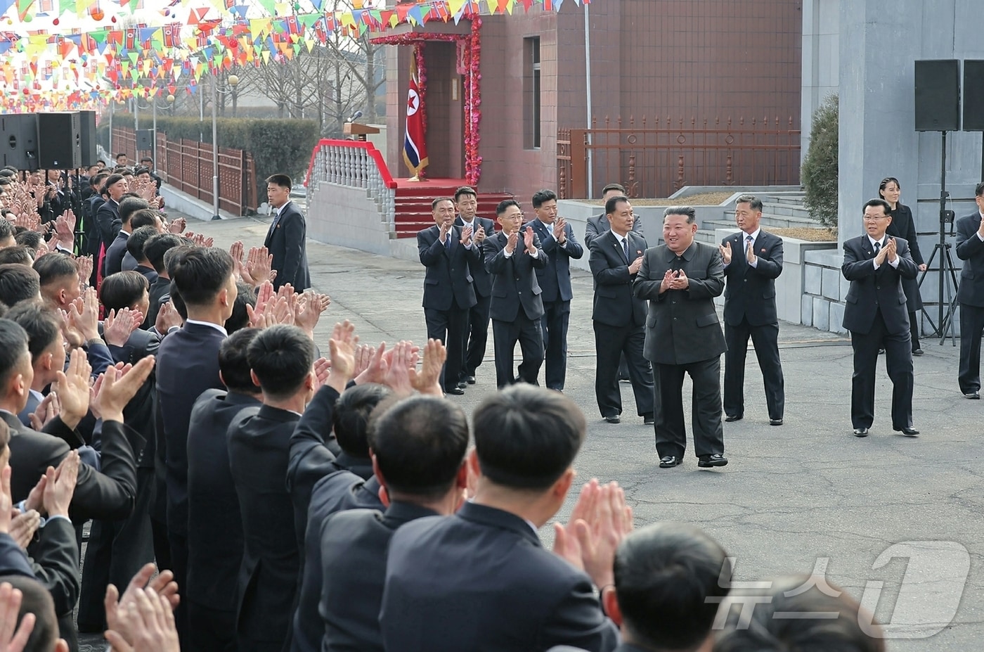노동신문에서 사라진 김여정…"입지 약화 아닌 '영향력 확대' 방증"