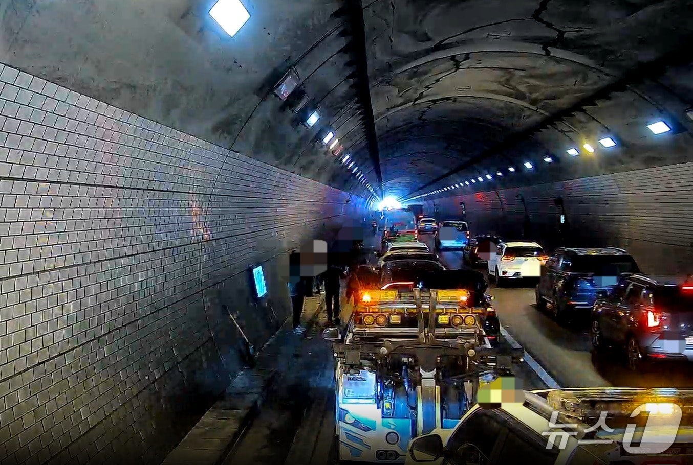 대전 구봉터널서 11중 추돌…출근길 정체에 우회 안내