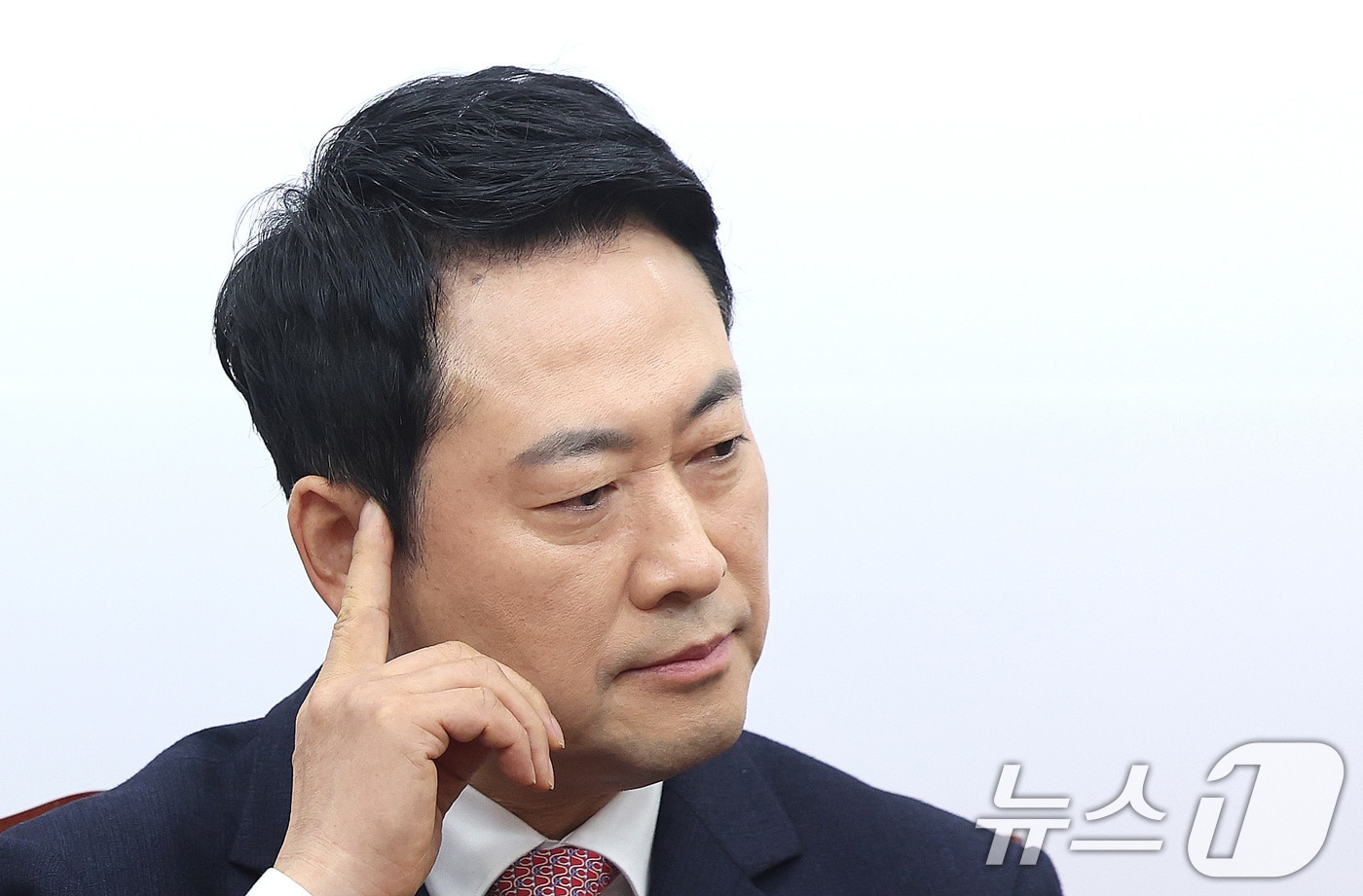 장동혁 국민의힘 대표가 16일 서울 여의도 국회에서 열린 최고위원회의에서 생각에 잠겨 있다. 2026.3.16 ⓒ 뉴스1 신웅수 기자