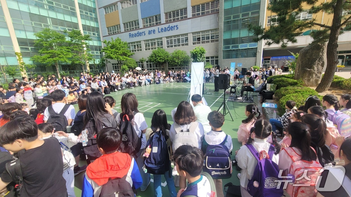 음악과 함께하는 순회 공연 모습.(부산시교육청 제공. 재판매 및 DB금지)