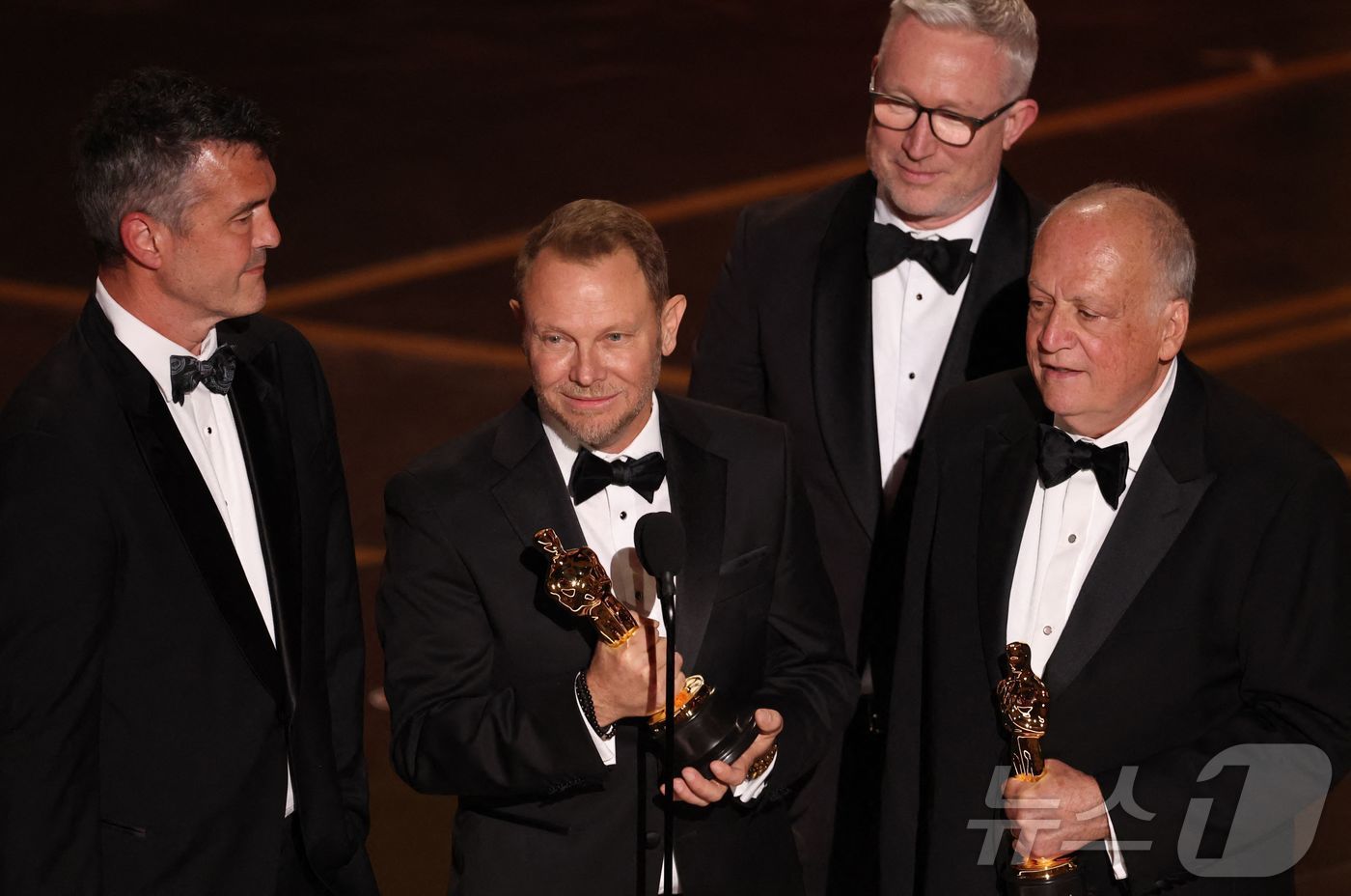 '아바타: 불과 재'의 시각효과 담당 제작진들 ⓒ AFP=뉴스1